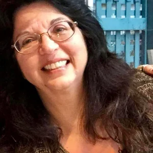 Profile photo of Kelly Tzoumis.