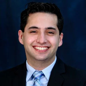 Headshot image of Roberto Sirvent